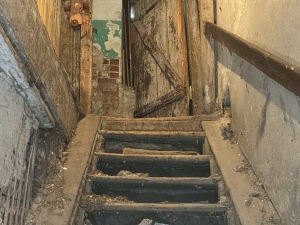 аварийный дом на Кирова, Оренбург