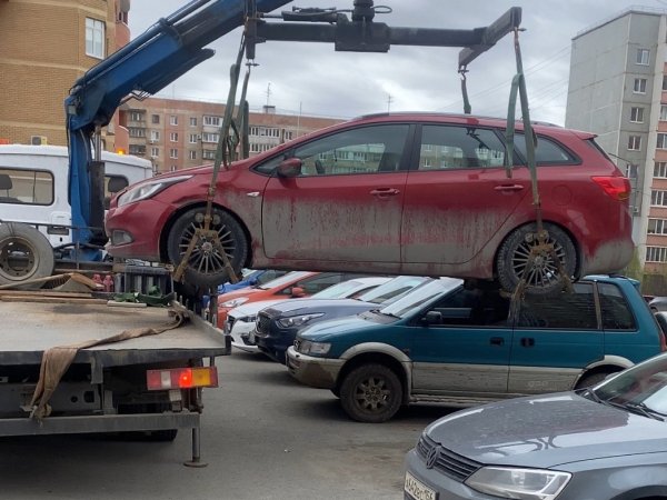 Судебные приставы изъяли автомобиль оренбуржца из-за долгов за тепло и свет