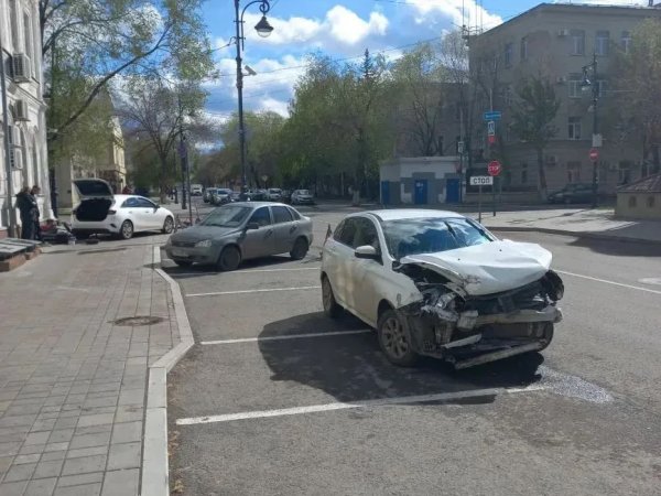 В Оренбурге на Пушкинской столкнулись Kia и Lada