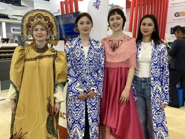 Яшмовая царица и Настенька встречают гостей в Ташкенте на стенде Оренбуржья