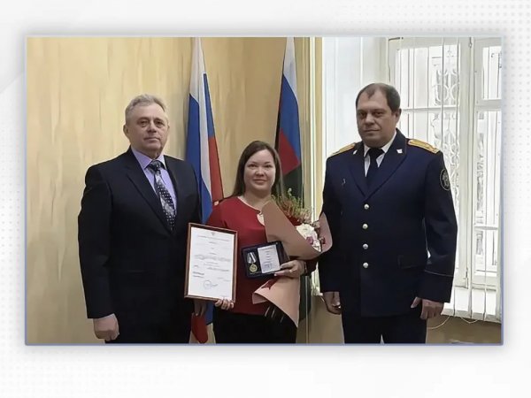 В Бугуруслане воспитательницу наградили за спасение детей от вооружённого мужчины