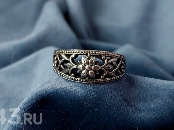не задекларировала украшения и лишилась их