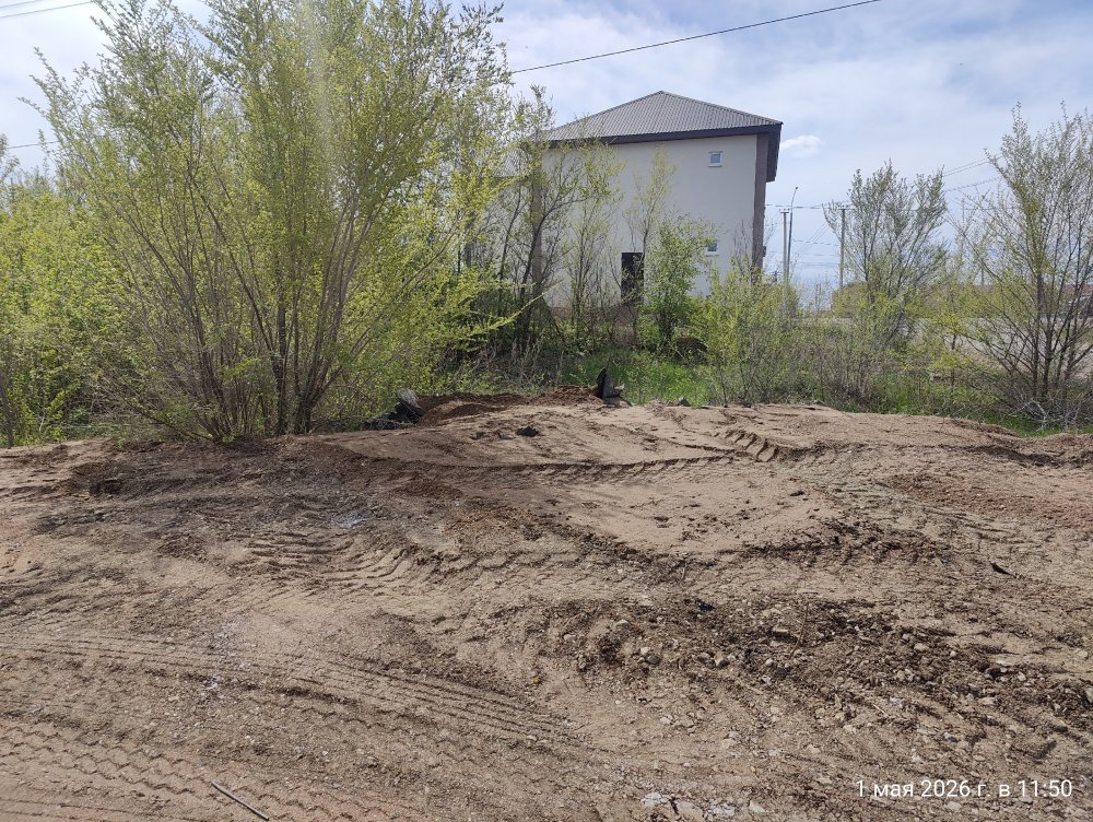 Между Дачной и Майской в Весеннем свалка строительного мусора