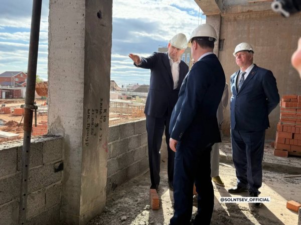 Губернатор Евгений Солнцев оценил ход строительства школы в ЖК «Приуралье»