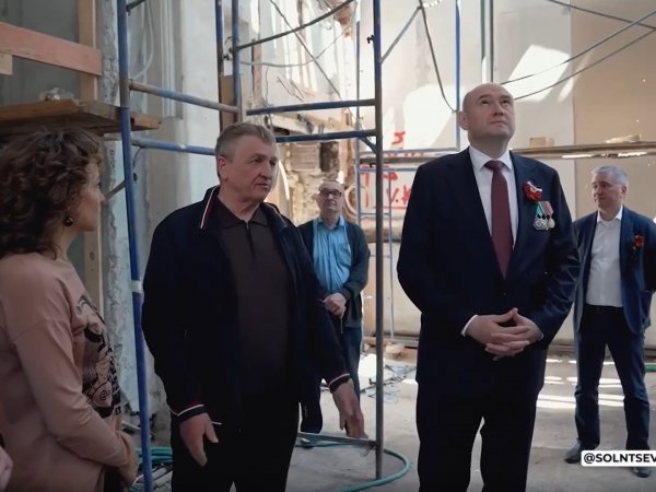 Евгений Солнцев проверил ход реставрации института искусств имени Ростроповича в Оренбурге