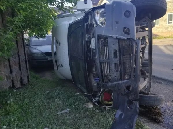 ДТП в Оренбурге: «Газель» перевернулась на бок