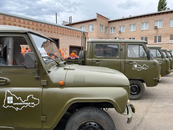 Для выполнения боевых задач 12 автомобилей повышенной проходимости из Оренбуржья ушли на фронт