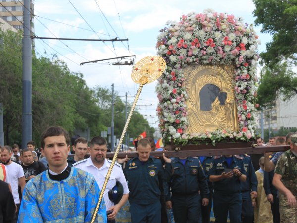 Крестный ход в Оренбурге. Фото 1743.ru