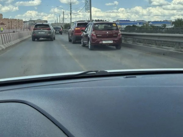 пробки по обе стороны моста