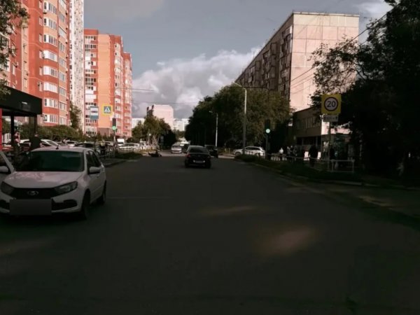 В Оренбурге водитель «Гранты» не уступил дорогу электровелосипедисту: мужчина оказался в больнице