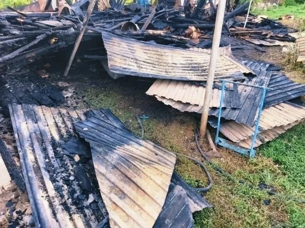 В Оренбурге полицейские вытащили из горящего дома спящего пенсионера