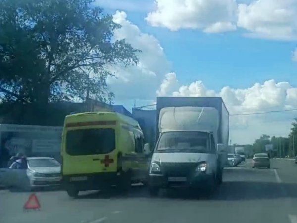 Авария в Оренбурге на Братьев Коростелевых: есть пострадавшие
