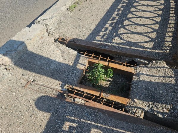 В Оренбурге на мосту на Терешковой снова заметили опасные дыры
