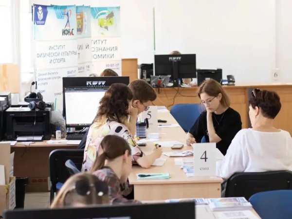 Приемная кампания в Оренбуржье набирает обороты: вузы уже получили тысячи заявлений