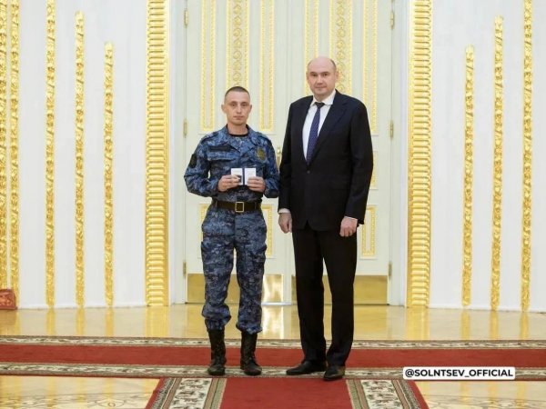 Ветеран СВО, многодетный отец и герой, обезвредивший вооруженного преступника. В Оренбуржье наградили лучших представителей молодежи
