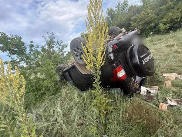 Пассажир погиб после вылета автомобиля в кювет на трассе Оренбург — Беляевка