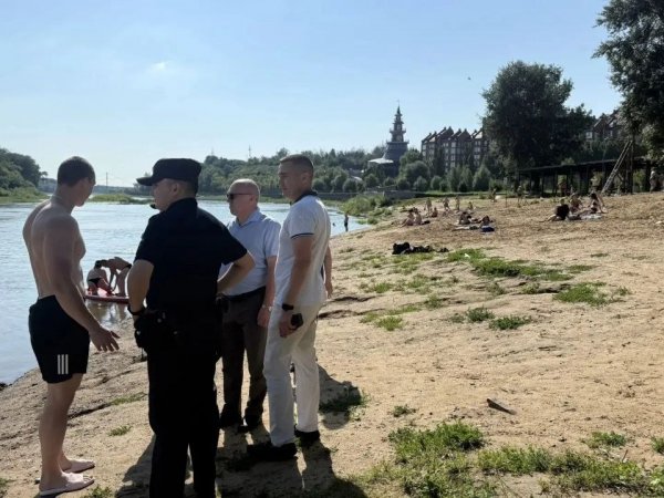 В Оренбурге на берегу Урала оштрафовали отдыхающих за купание в запрещённом месте