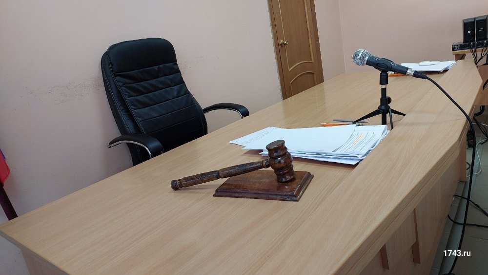 Суд конфисковал пистолет и патроны