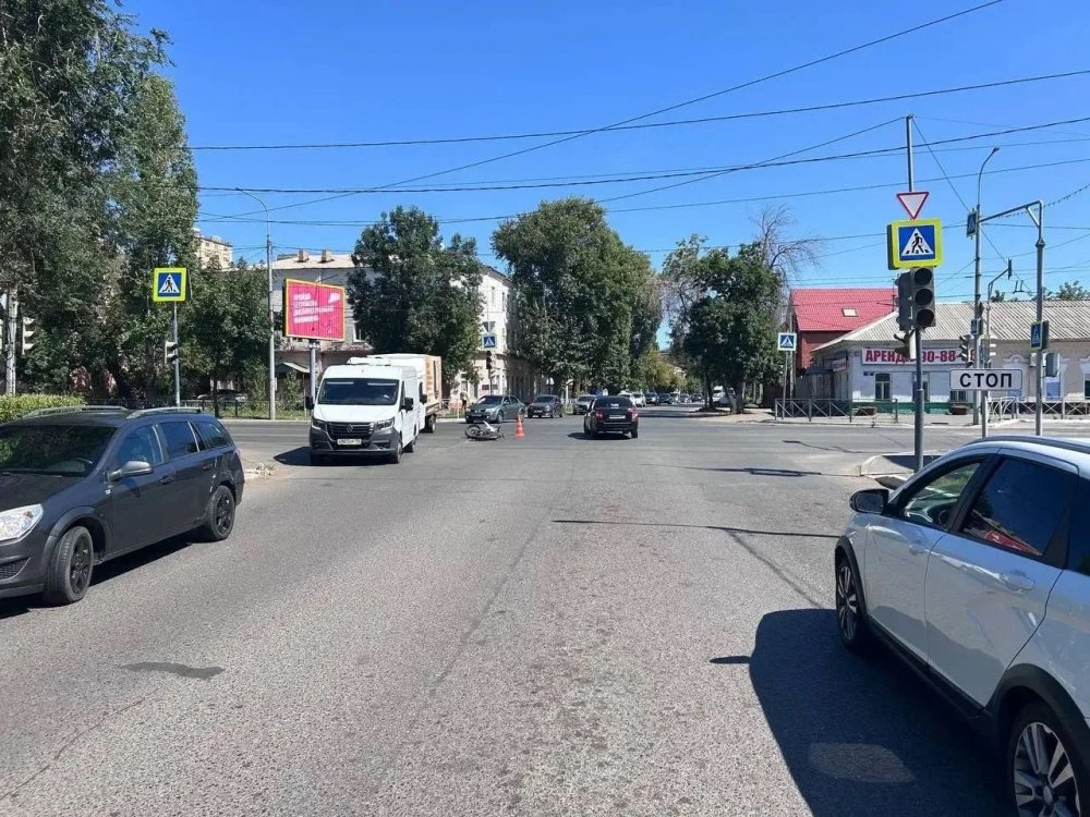 автомобиль не уступил питбайку