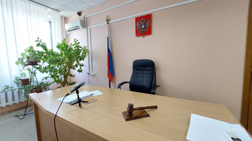 суд выписал штраф за средний палец суд выписал штраф за средний палец