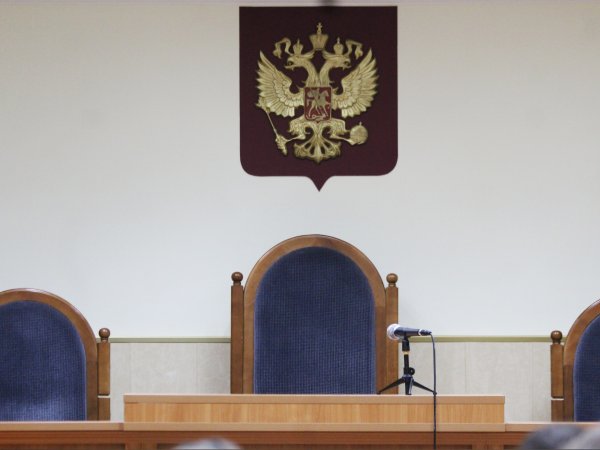 Пострадавшая считает, что сумма моральной компенсации занижена. Управляющая компания считает, что платить должна не она