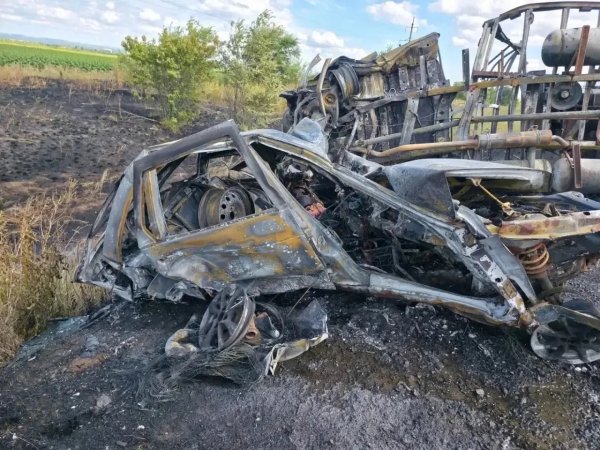 После столкновения автомобили объяло огнём: в страшном ДТП на трассе Оренбуржья погиб водитель