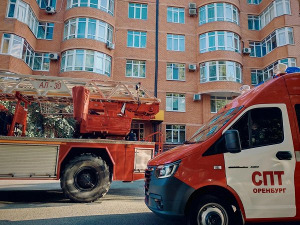 Три единицы пожарной техники в ЖК Снегири в Оренбурге