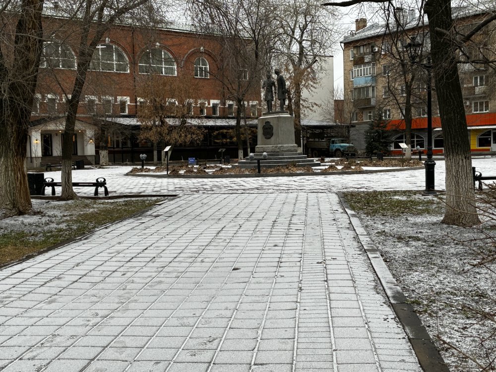 Первый снегопад 2025 года в Оренбурге, фото 1743.ru