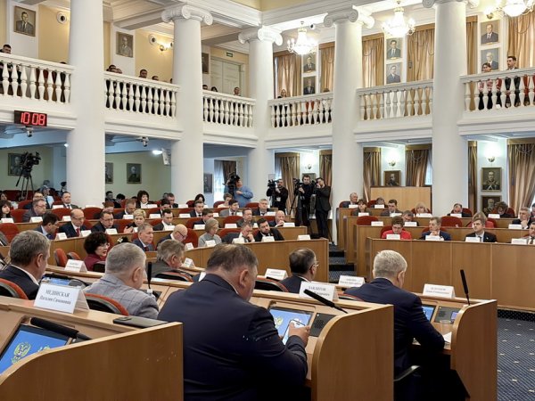 Заседание Заксоба Оренбургской области. Фото 1743.ru