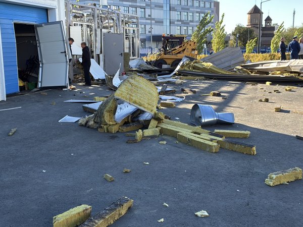 Взрывом выгнуло металлическую дверь: как выглядит котельная «Академии настольного тенниса» после ночного хлопка?