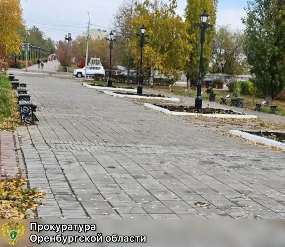 плитка у дома Памяти в Оренбурге