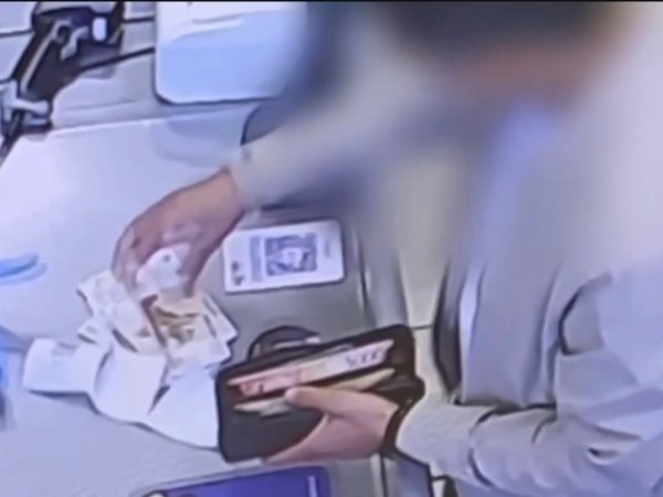 Ловкость рук и до пяти лет тюрьмы: продавец украла 215 тысяч рублей у покупателя