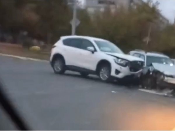Видео: серьезное ДТП на Салмышской/Дружбы в Оренбурге