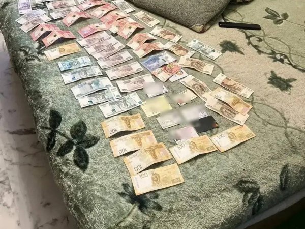 В Оренбургском районе пассажир нашёл в такси чужие 130 тысяч рублей
