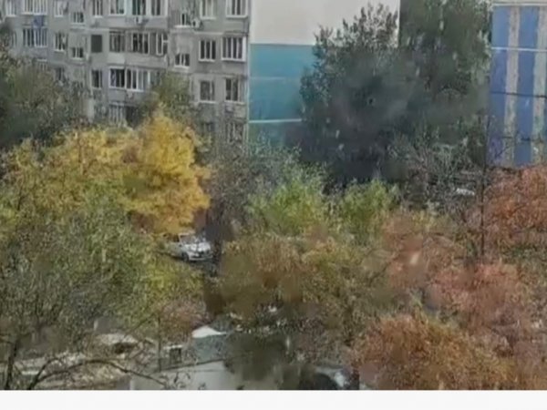 В Оренбурге пошел первый снег или град?