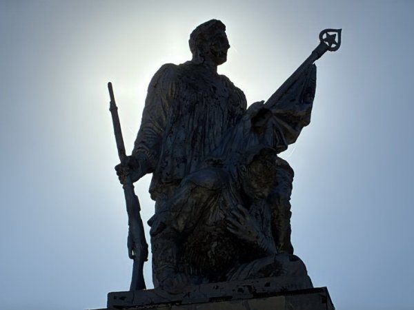 Сохранить или забыть? Желающих спасти памятник на братской могиле не нашлось