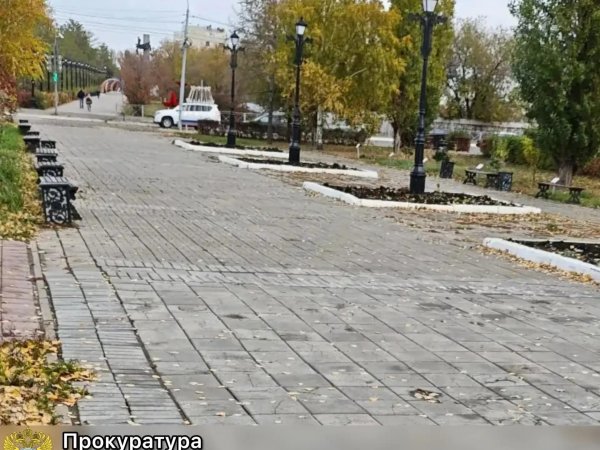 плитка у дома Памяти в Оренбурге