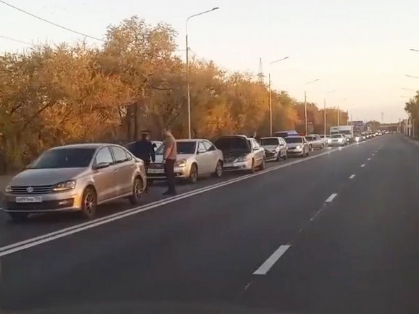 У моста через Урал со стороны Южного образовалась пробка