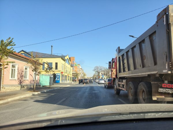 ДТП на М.Горького в Оренбурге: столкнулись два легковых автомобиля