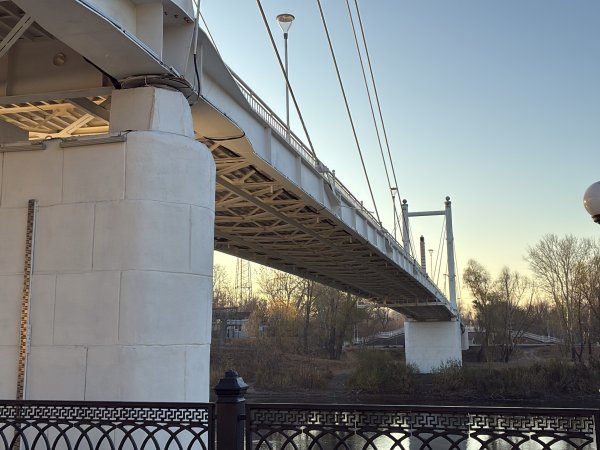 Пешеходный мост через Урал в Оренбурге. Фото 1743.ru